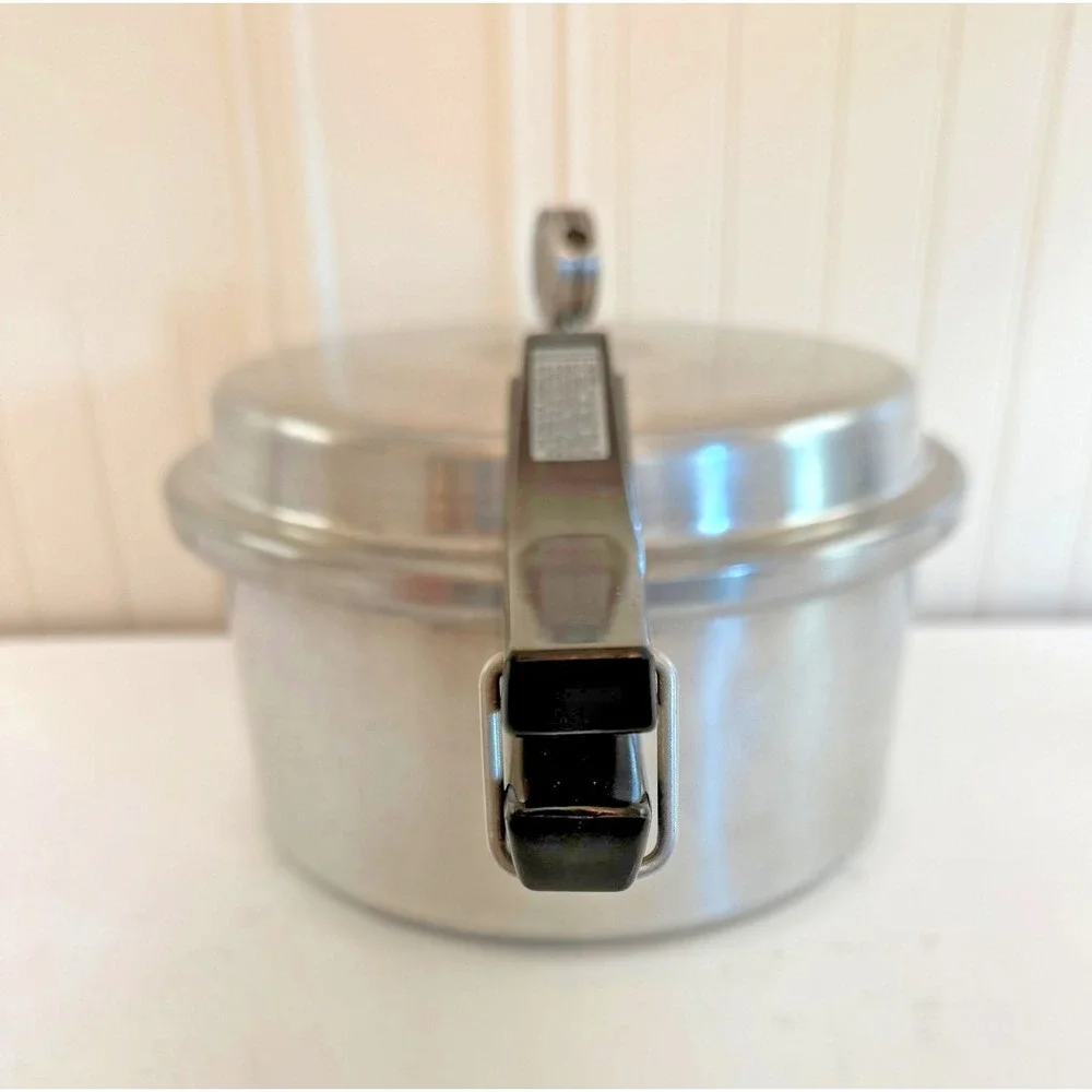 Vintage Mirro Mirro-Matic 6-Quart Stovetop Pressure Cooker Pan Model M-0596